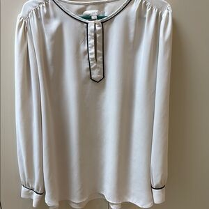 Elegant XL Loft Blouse Cream with Black Trim